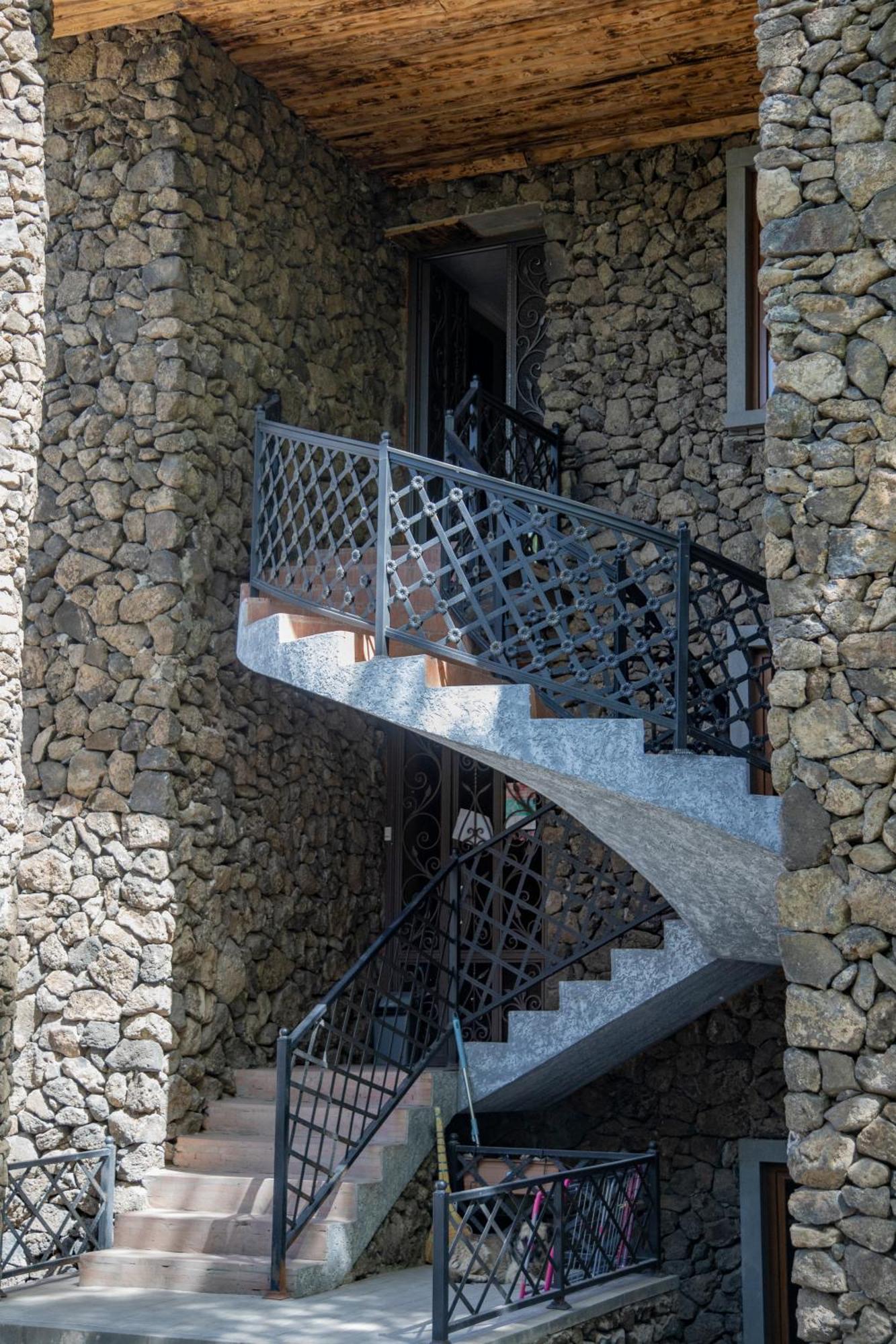 Fish Hotel Akhalkalaki Exteriör bild
